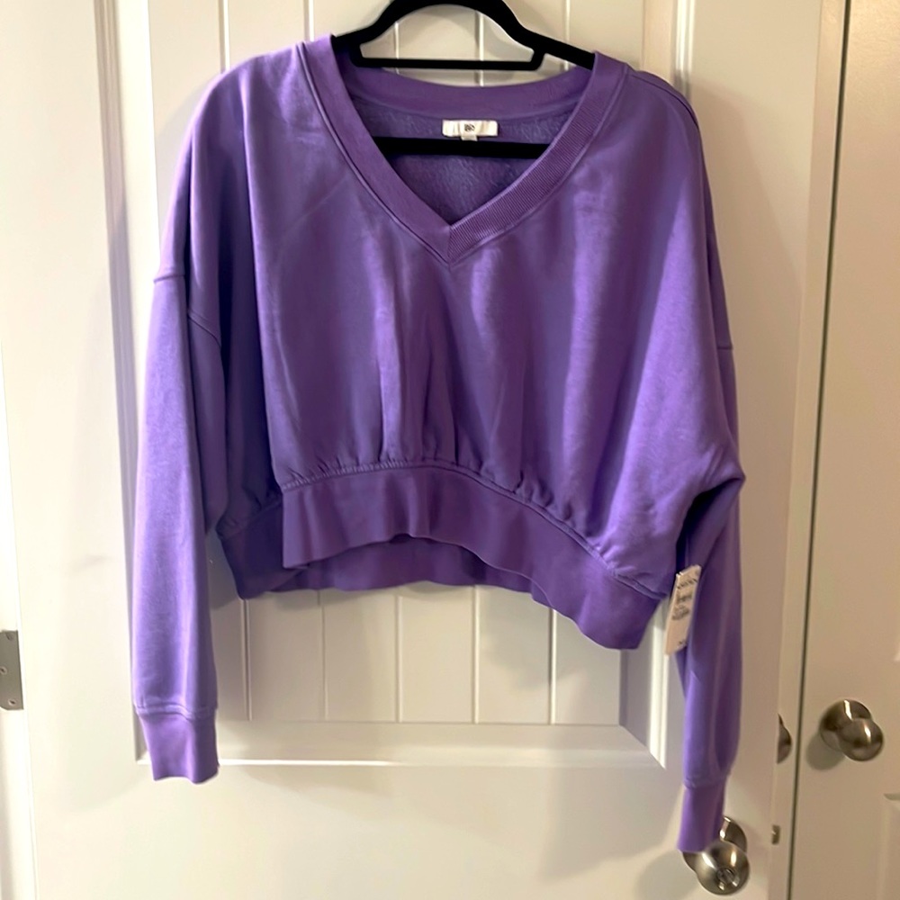 Women’s 2X purple crop sweater, NWT! Really cute